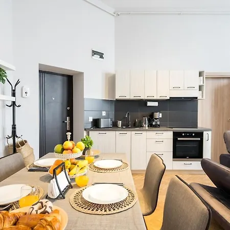 Sunny Large Flat - Amzei Square - Superb Balcony Appartamento
