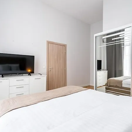 Sunny Large Flat - Amzei Square - Superb Balcony Apartment *