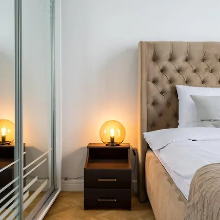 Sunny Large Flat - Amzei Square - Superb Balcony Apartment Bucharest