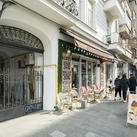 Sunny Large Flat - Amzei Square - Superb Balcony * Bucharest