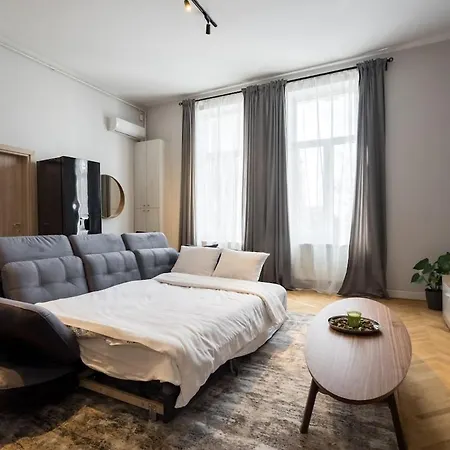 Sunny Large Flat - Amzei Square - Superb Balcony Апартаменти *