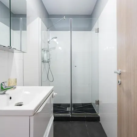 Апартаменти Sunny Large Flat - Amzei Square - Superb Balcony Бухарест