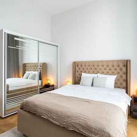 Апартаменти Sunny Large Flat - Amzei Square - Superb Balcony *