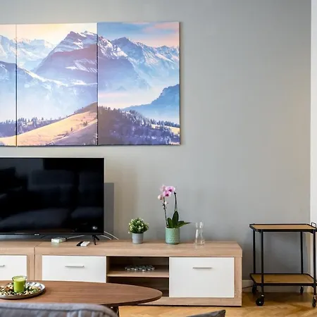 Sunny Large Flat - Amzei Square - Superb Balcony Апартаменти Бухарест