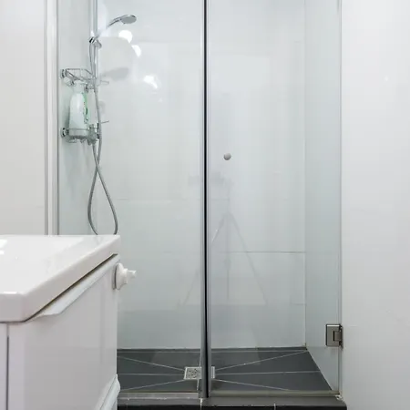 Sunny Large Flat - Amzei Square - Superb Balcony Апартаменти