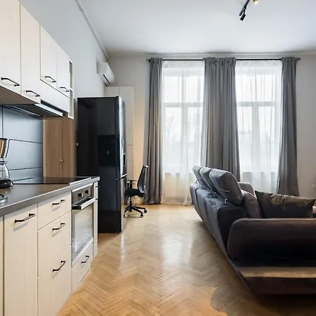 Sunny Large Flat - Amzei Square - Superb Balcony Апартаменти Бухарест