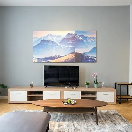 Sunny Large Flat - Amzei Square - Superb Balcony *